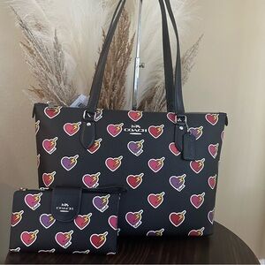 Coach Gallery Tote Bag With Heart Bolt Print and matching wallet